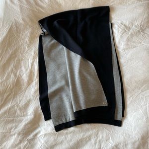 Lululemon Double Up Shawl Scarf Black / Heathered Medium Grey OS